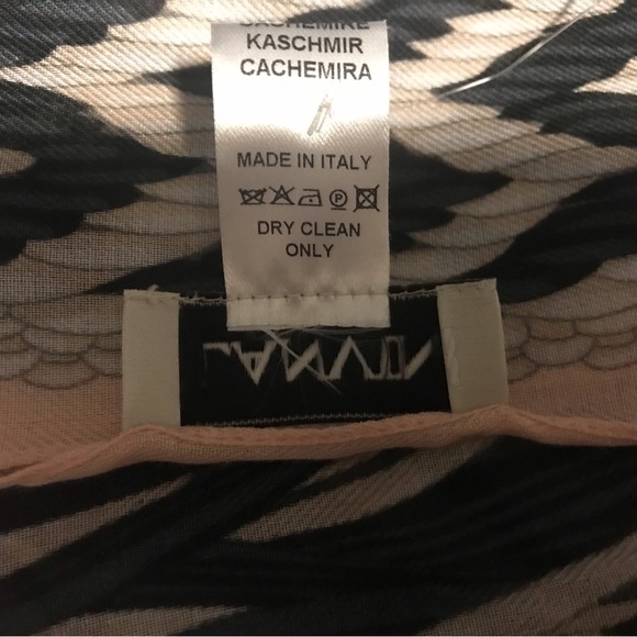 AUTHENTIC BNWOT LANVIN SCARF - Picture 5 of 12